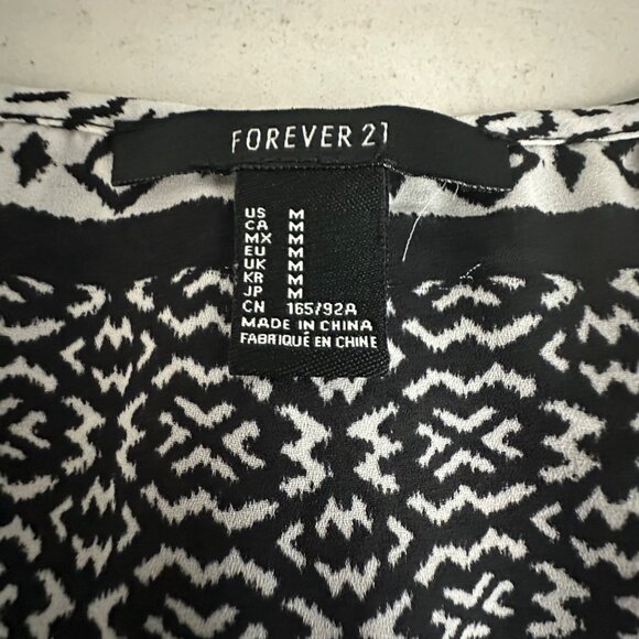 Black & White Forever 21 Aztec Print Sleeveless Top With Tassel Detail Womens Si - Picture 3 of 7
